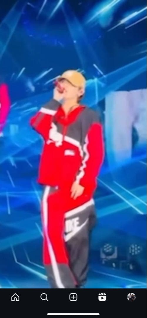 NIKE ジャケット　山田涼介　RED