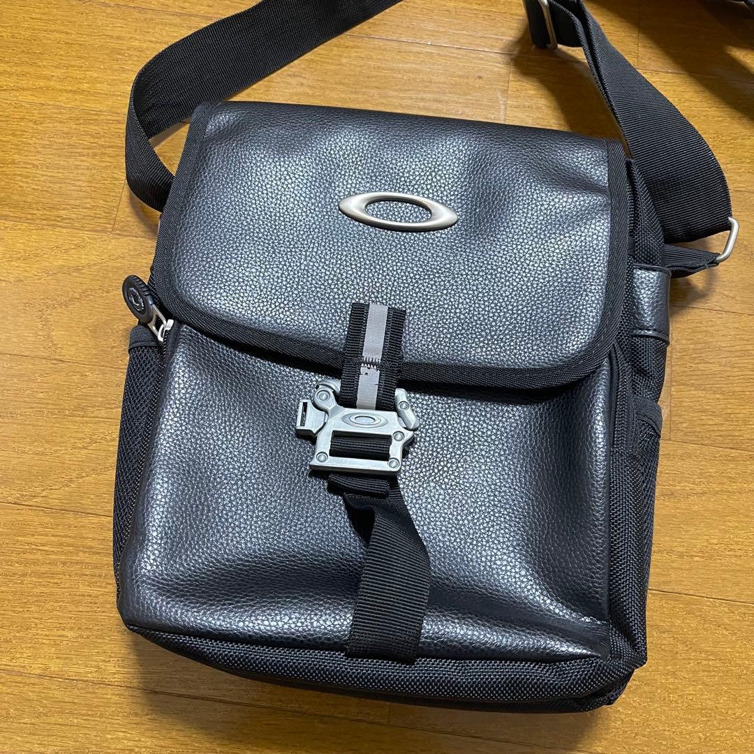 希少 正規品 OAKLEY オークリー ワンショルダーバッグ スリングバッグ