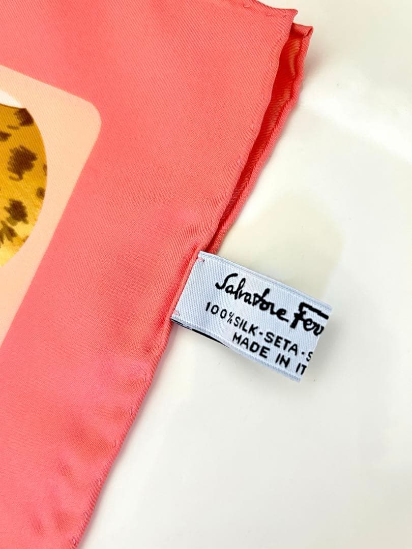 めめ サルヴァトーレフェラガモ シルク100% 大判 スカーフ