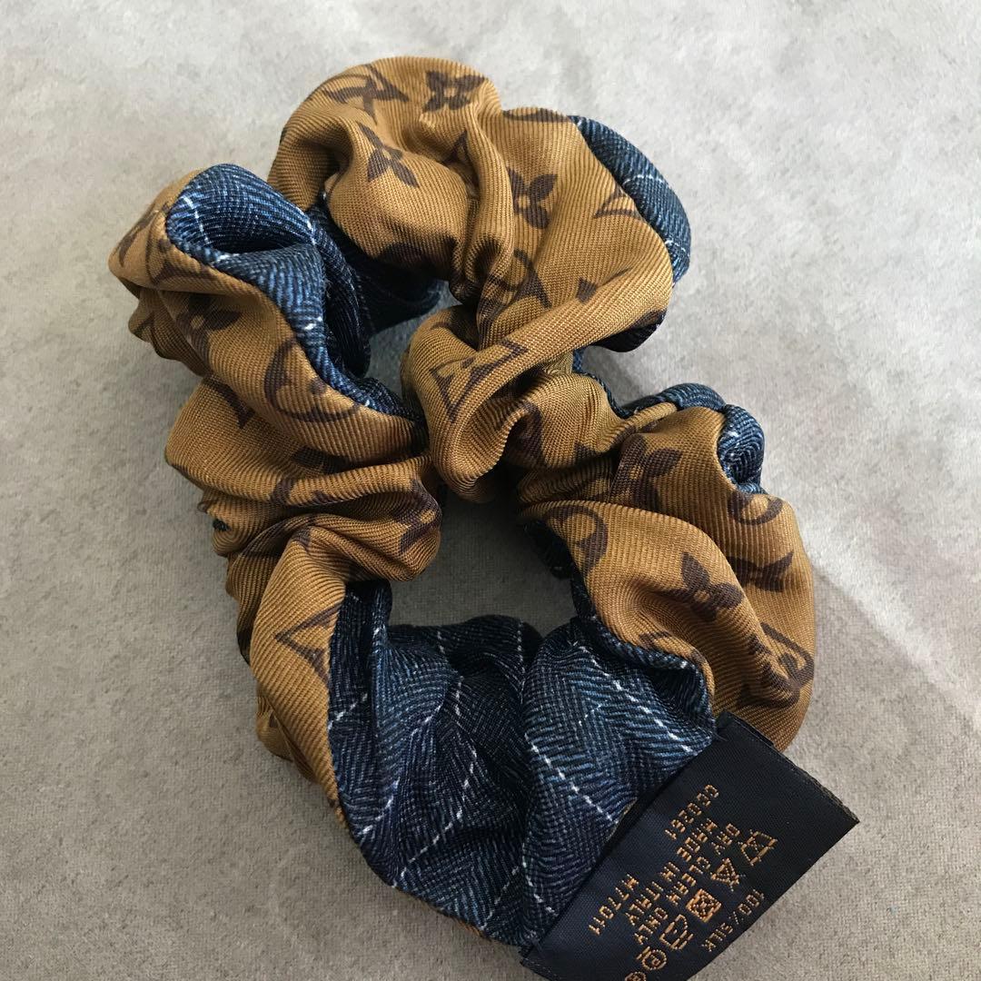 LOUIS VUITTON シュシュ　シルク100%