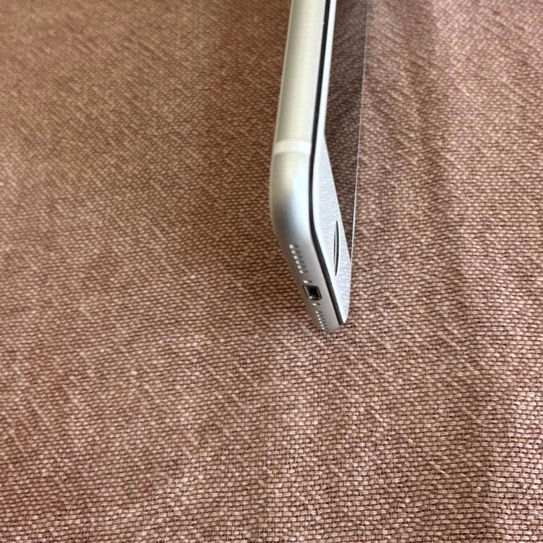 Apple iPhone SE2 ホワイト 本体　カバー付き　箱付き