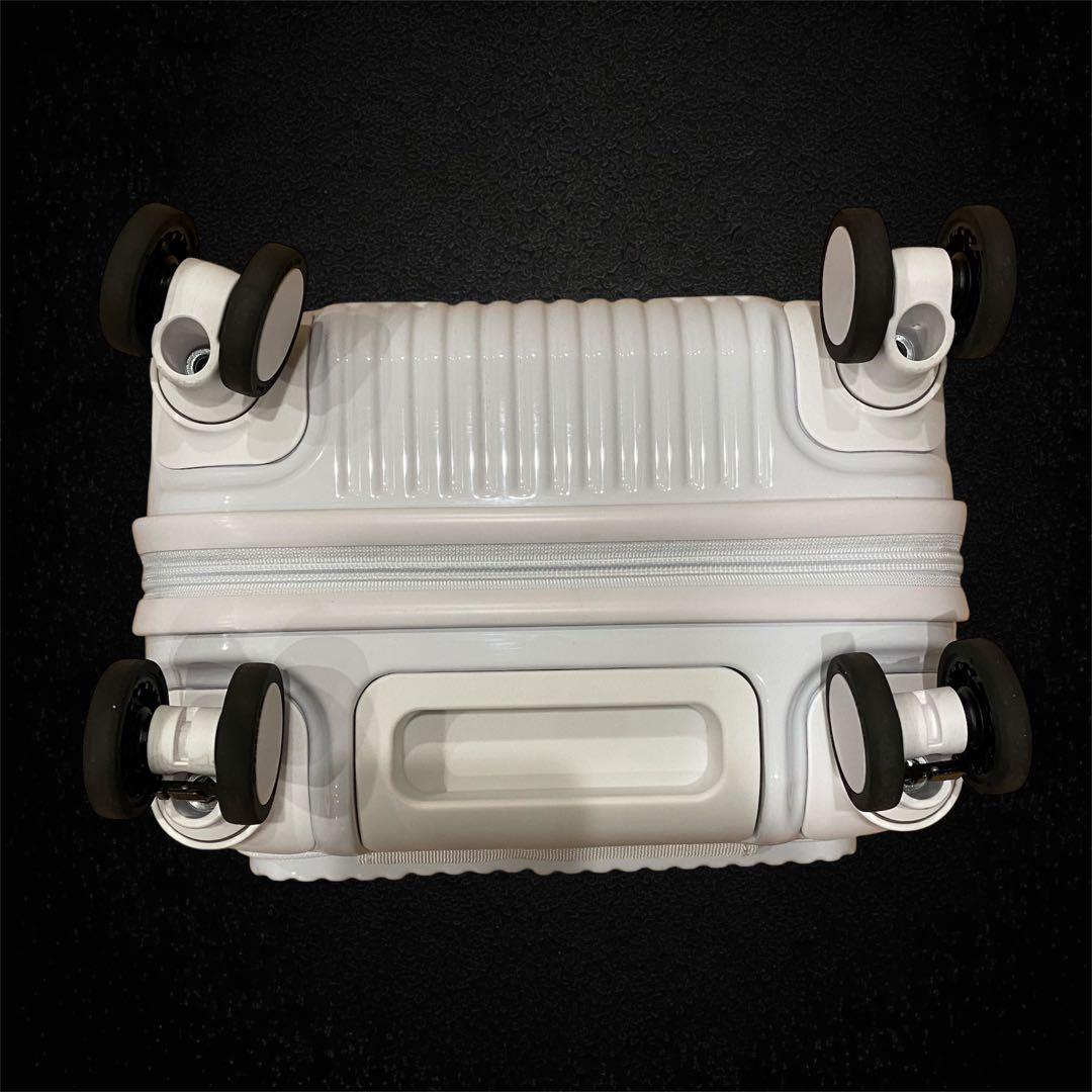 新品級✨innovator INV30 ホワイト キャリーケース 21L