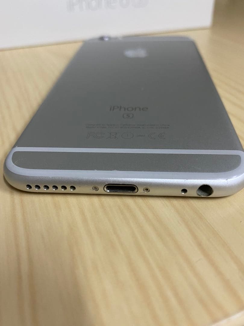 ④美品 ドコモ iPhone6s シルバー 64GB バッテリー最大容量100%