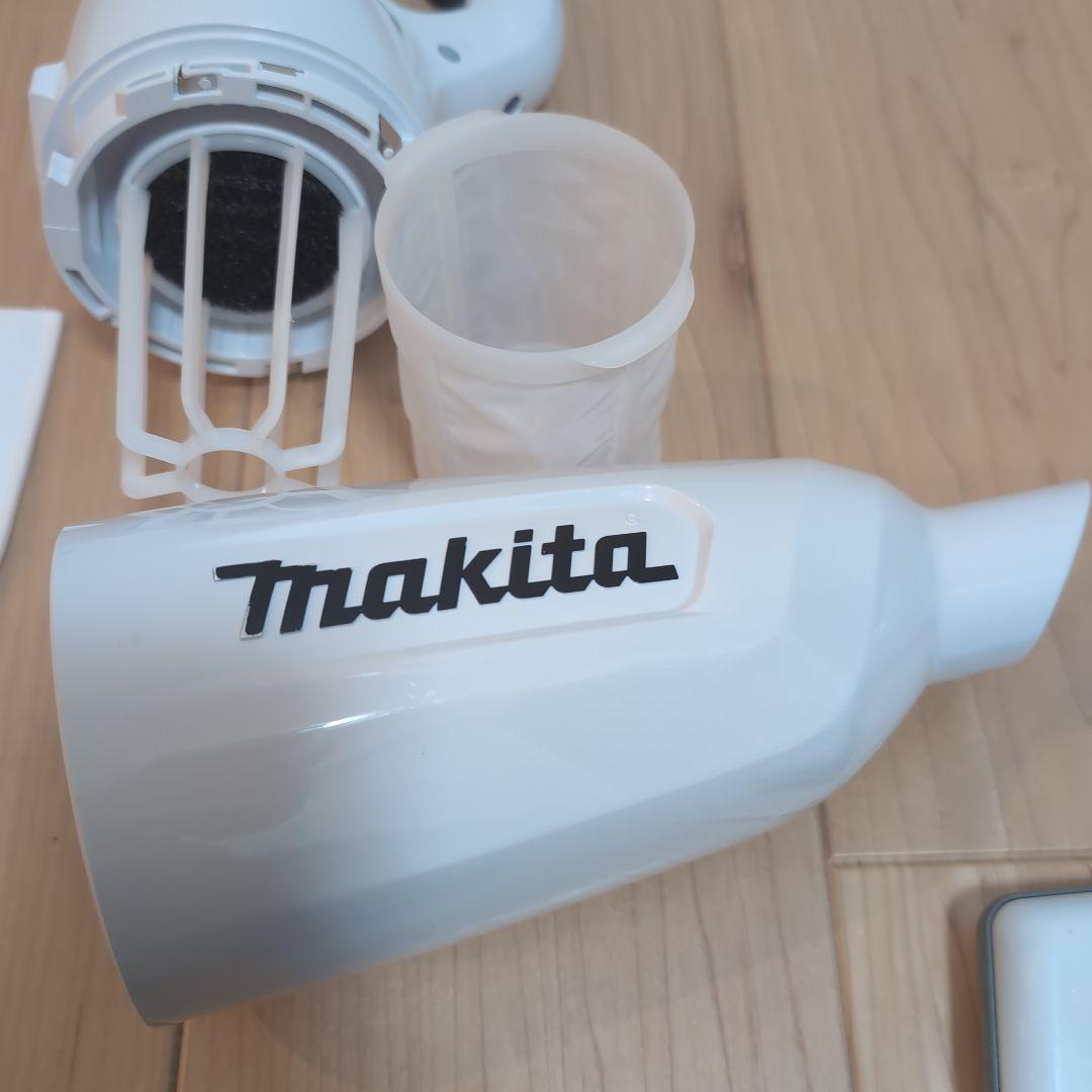 マキタ充電式クリーナーCL106FD バッテリー、充電器付