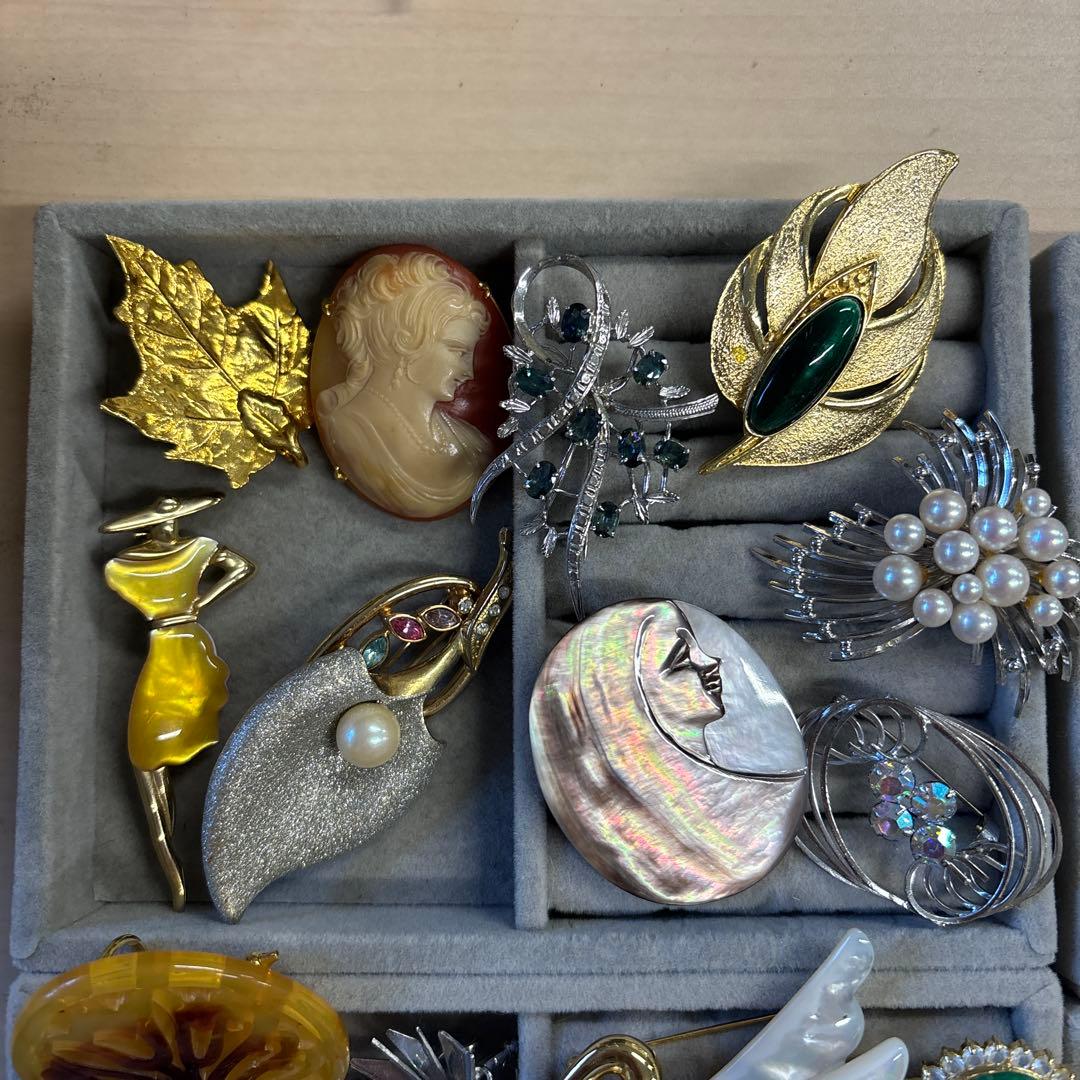 エレガントなヴィンテージブローチセット５８点♩