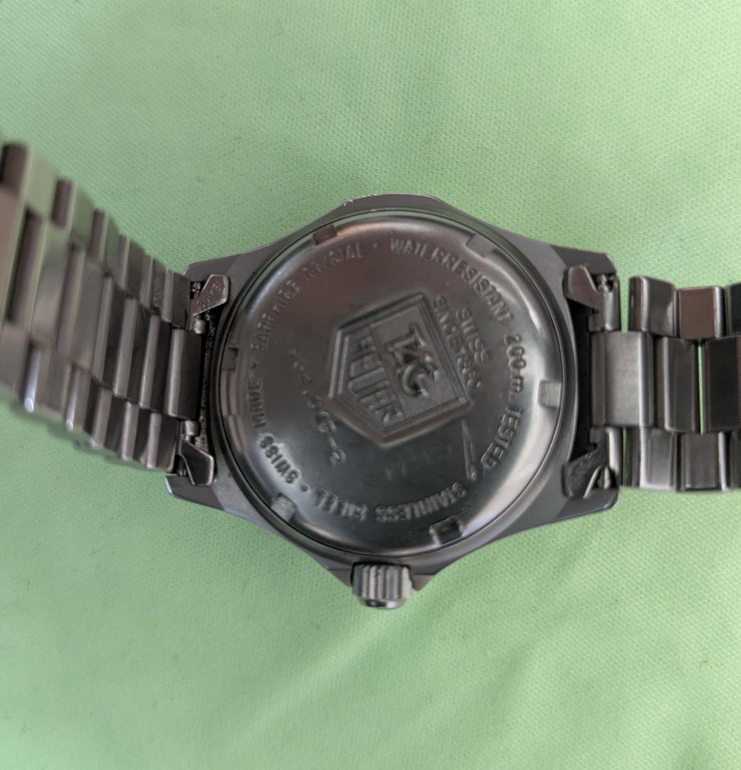 とことこ　　　美品TAG HEUER プロフェッショナル 200Mクォーツ