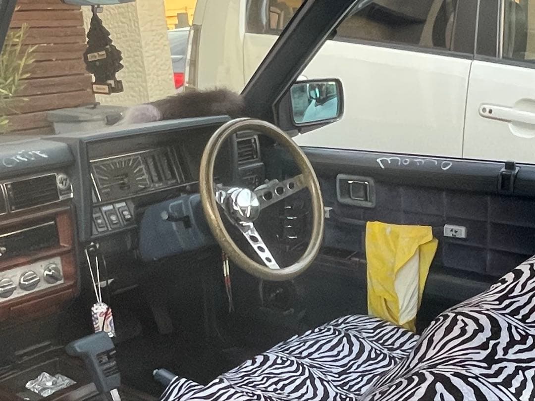 ムーンアイズ　ステアリング　ゴールドラメ約335mm　33Φ　34Φ