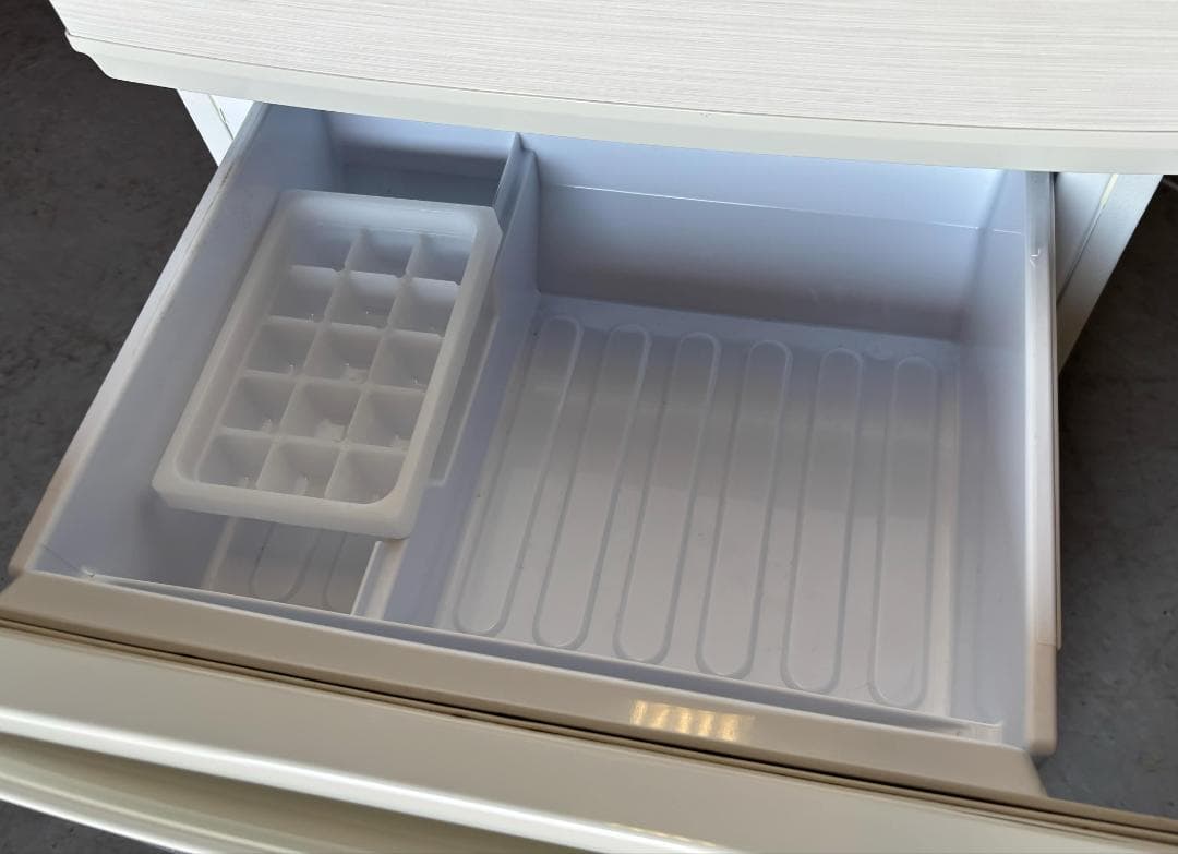 SHARP 冷蔵庫 2ドア137L どっちもドアSJ-D14E-W 2019年製