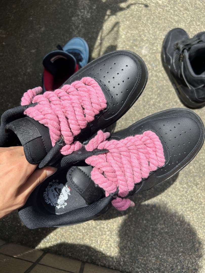 Nike Air Force 1 ブラック ピンクシューレース