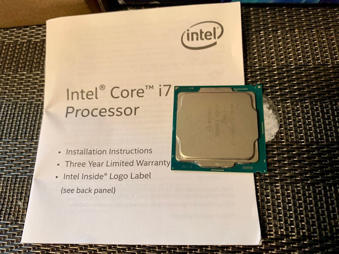 Intel Core i7-8700 CPU 箱、説明書付き