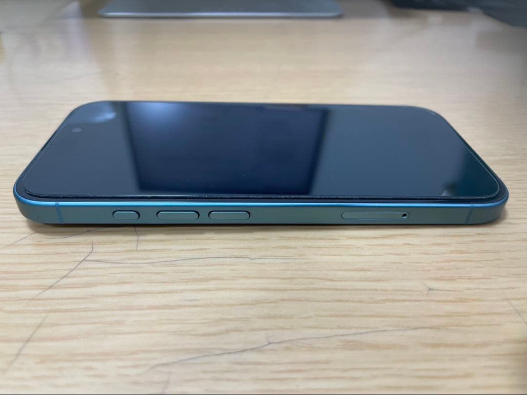 メ*神様 最終値下げ　【美品】 iPhone 16 セット売り　本体と付属品