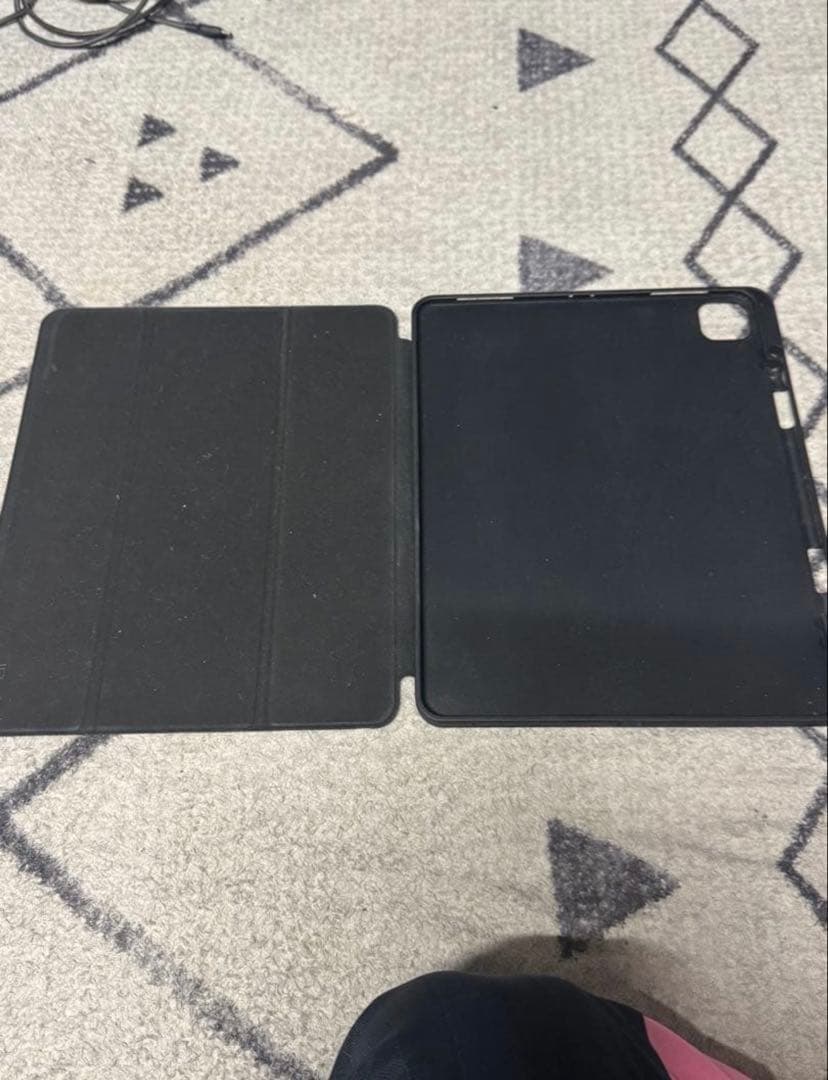 iPad Pro (12.9インチ) 第3世代1TB 本体　画面に黄ばみ