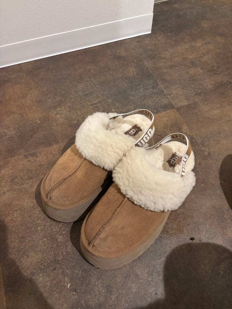 UGG ブラウン プラットフォームスライド