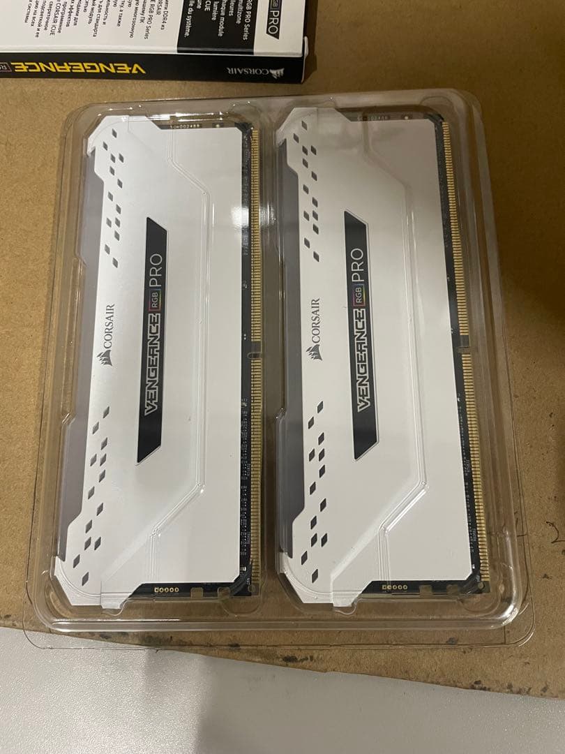 CORSAIR VENGANCE 32GBメモリ（16GB×2枚） ホワイト