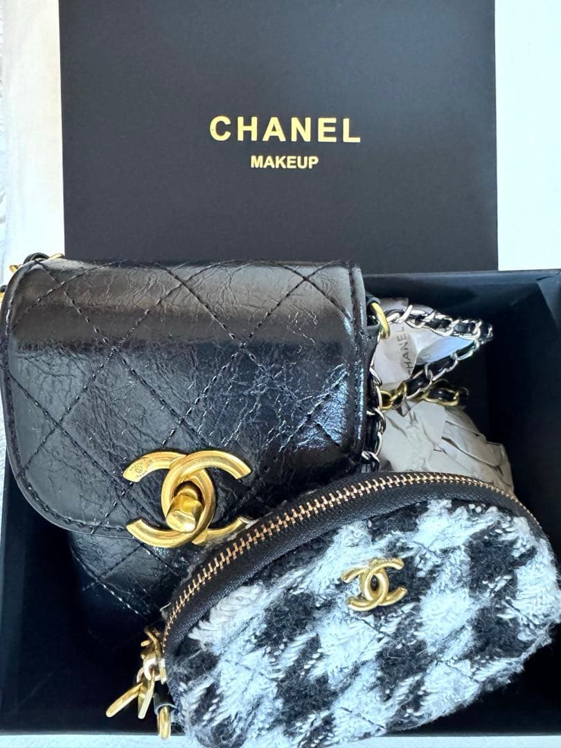CHANEL 　ノベルティ　携帯ケース＆ミニポーチ
