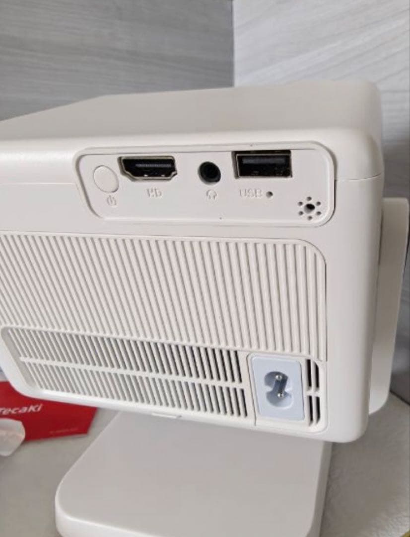 【新品未使用】Tecaki 家庭用プロジェクター 　小型なので持ち運び自由