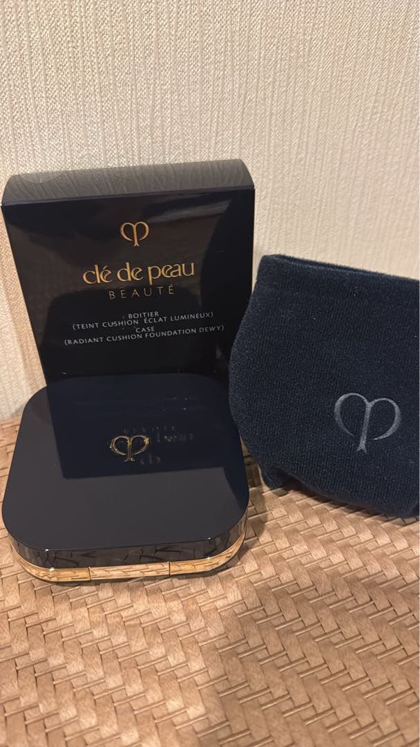 クレ・ド・ポー ボーテ タンクッションエクラ ルミヌ　クッションファンデ　クレド