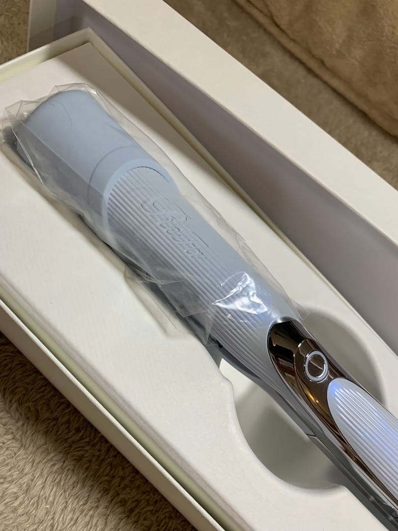 新品箱入り　保証書付き　リファ　ストレートヘアアイロン　ホルダー付き