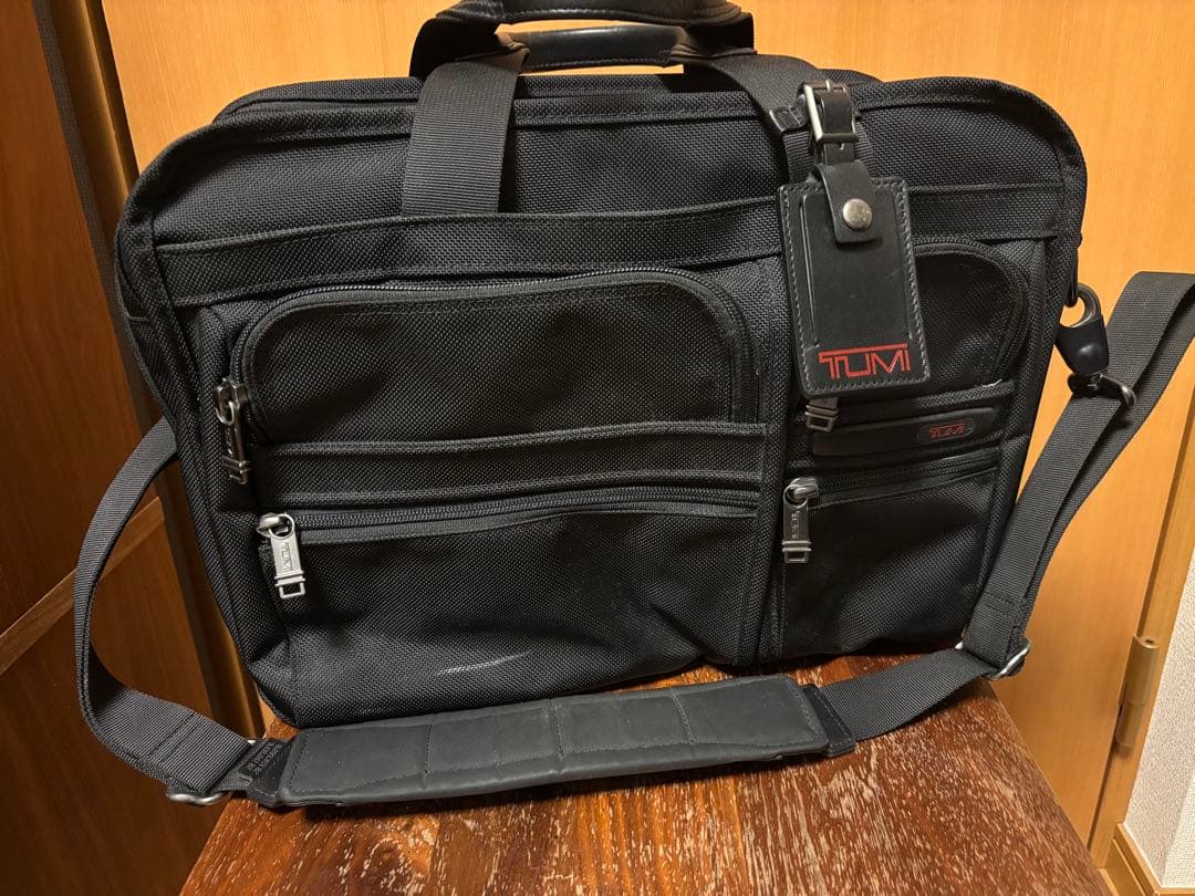 TUMI ビジネスバッグ　付属品完備　PCケース付　 拡張機能