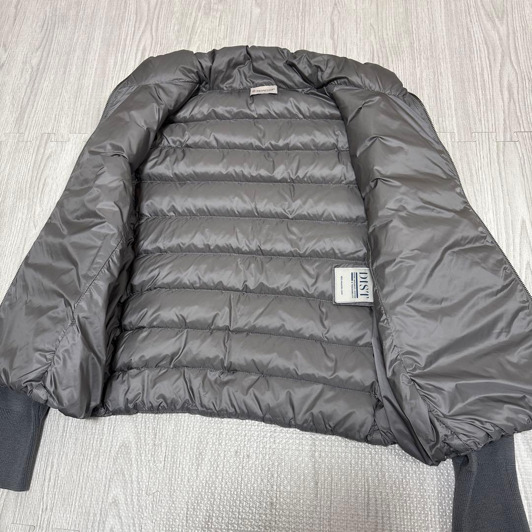 ぐー…。 MONCLER グレー ダウンジャケット