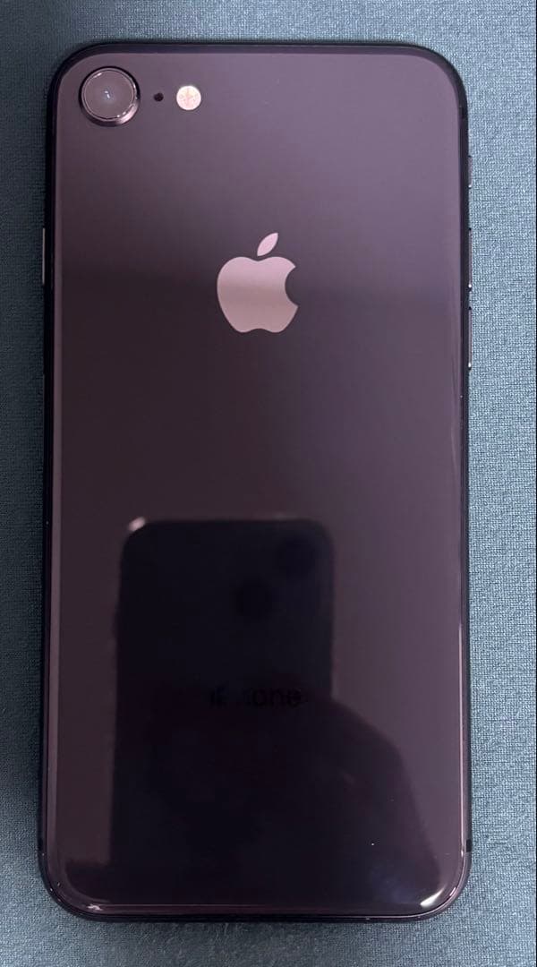 Apple iPhone8 64GB バッテリー100% 美品