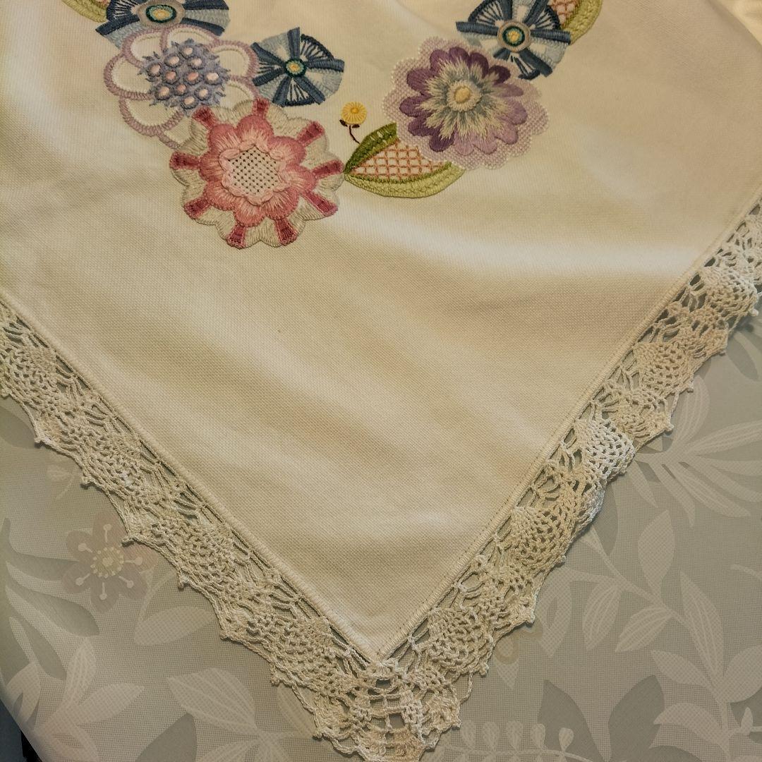 戸塚刺繍 　花柄　テーブルクロス