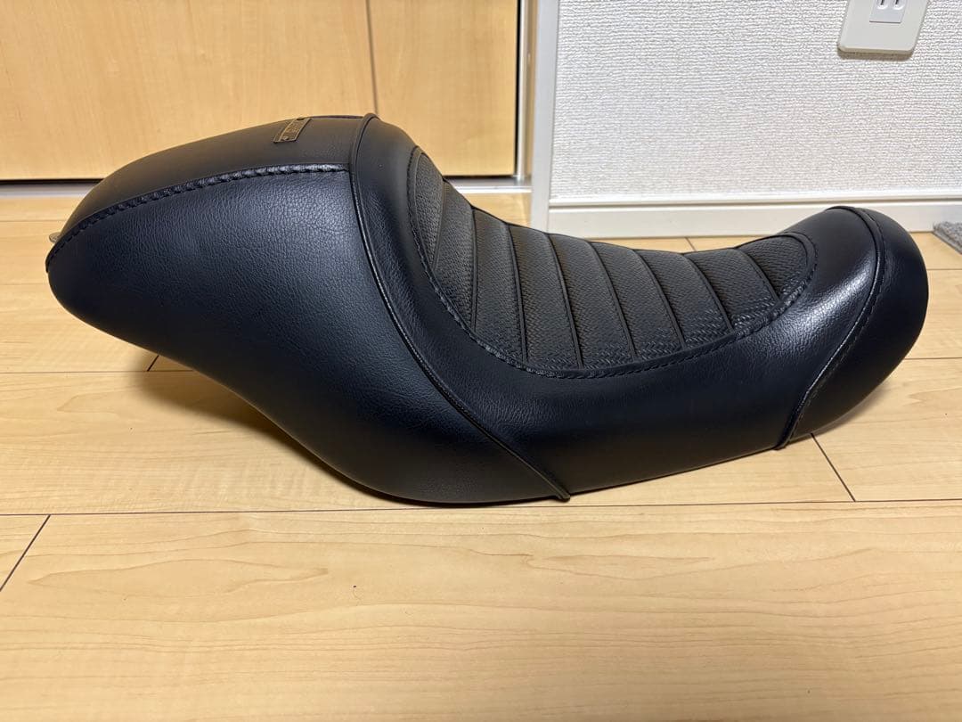 スーパーローシート　タック　04～スポーツスター【S-5625T】