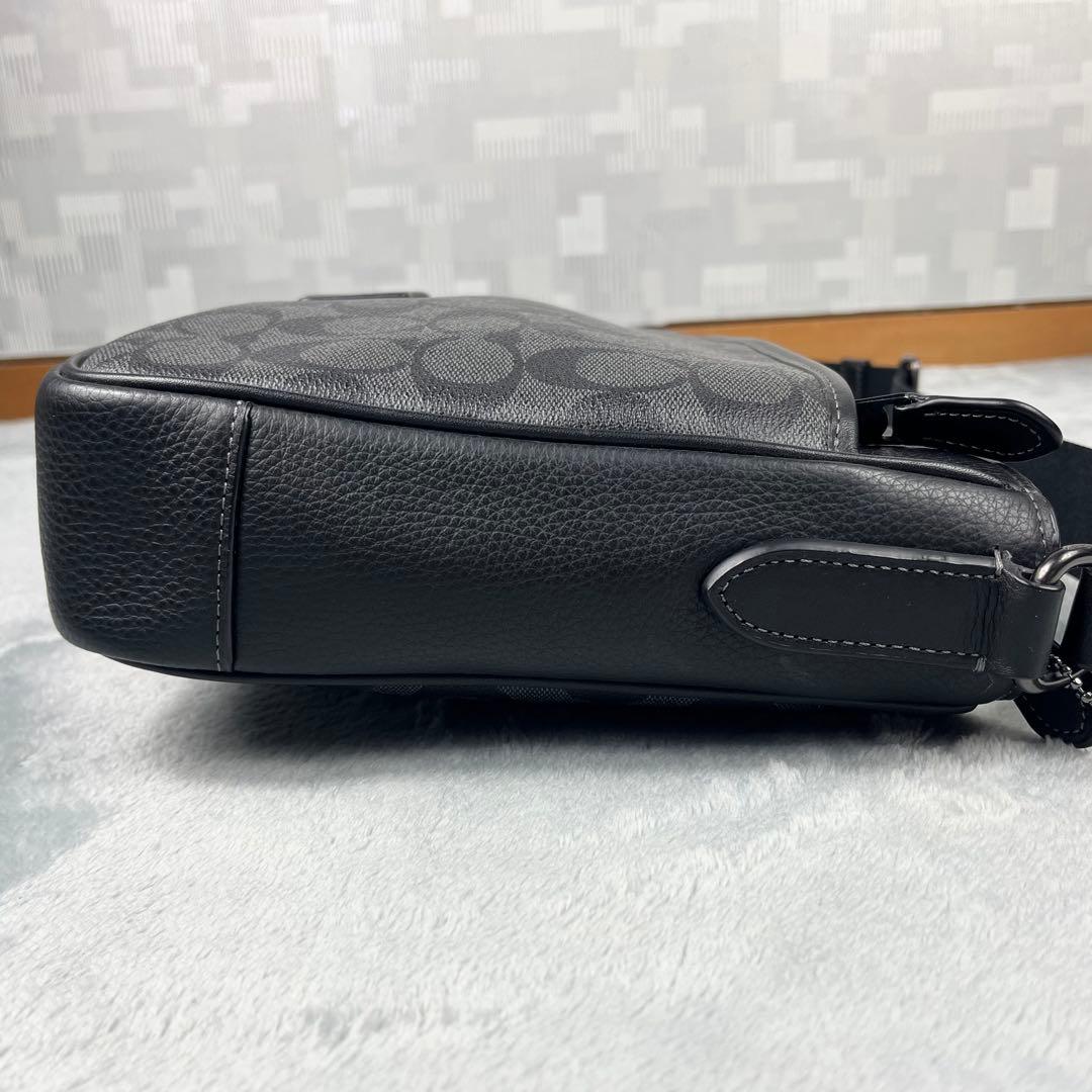 未使用級 Coach ショルダーバッグ ディストリクト 斜め掛け ブラック