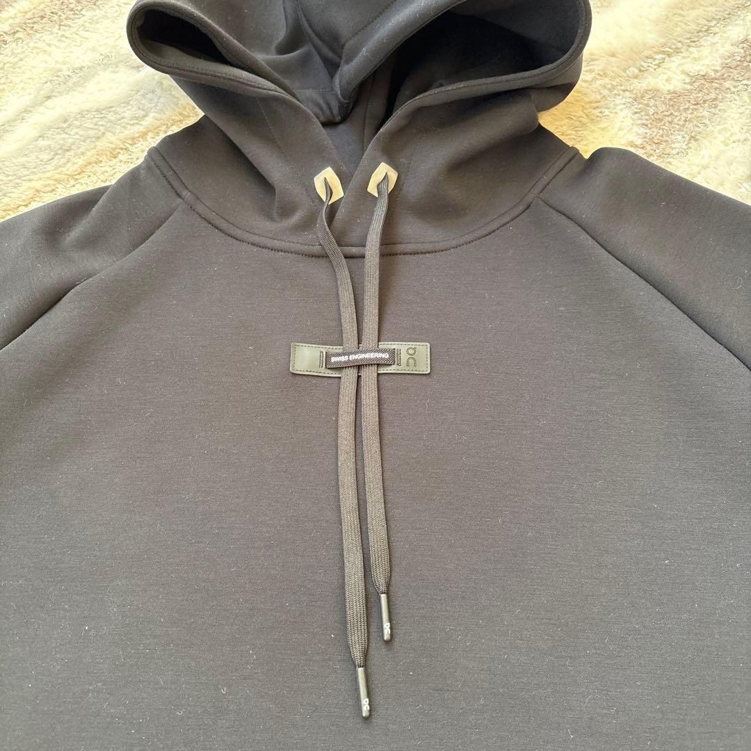 O n オン　パーカー　XLサイズ