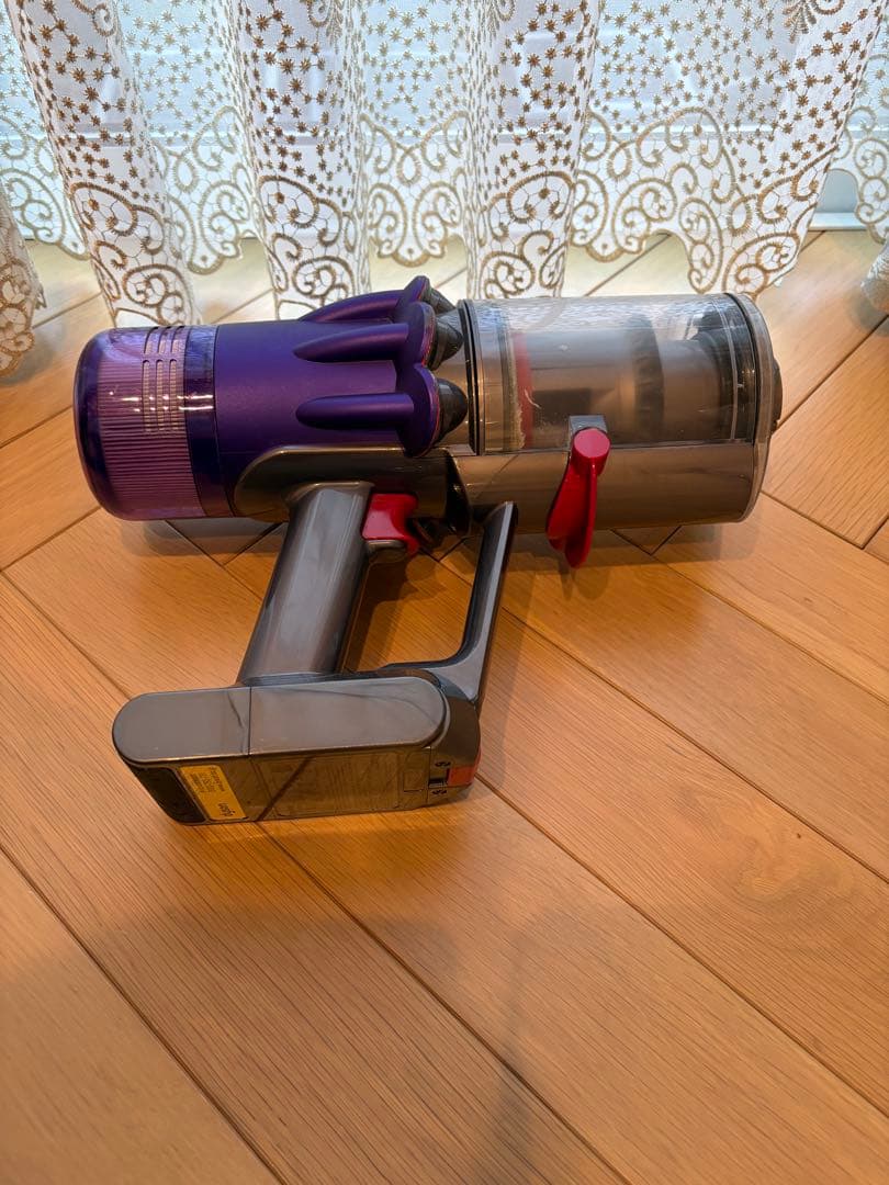 ダイソン　digitalslim fluffy SV18