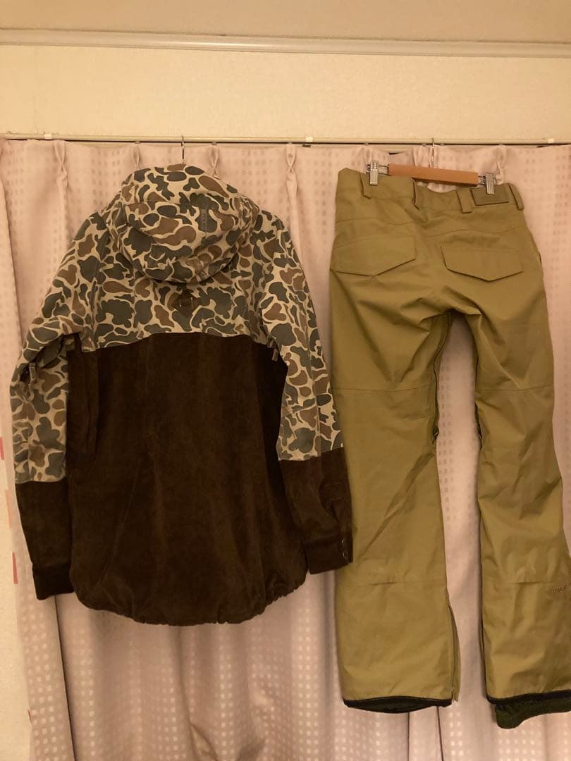 Burton バートン✴︎上下セット✴︎スノーボードウェア　✴︎カモフラ迷彩
