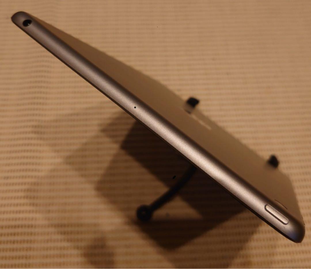 完動品iPad第6世代(A1893)本体128GBグレイ送料込AJF8M