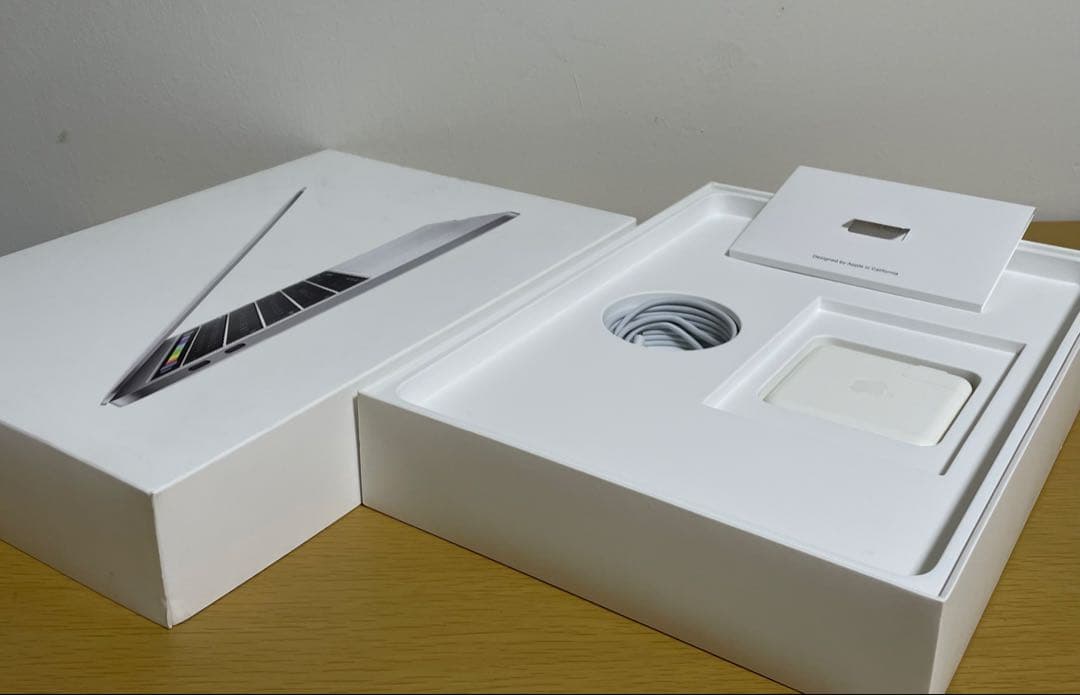 美品　MacBook Pro 13インチ 2020 バッテリー良い