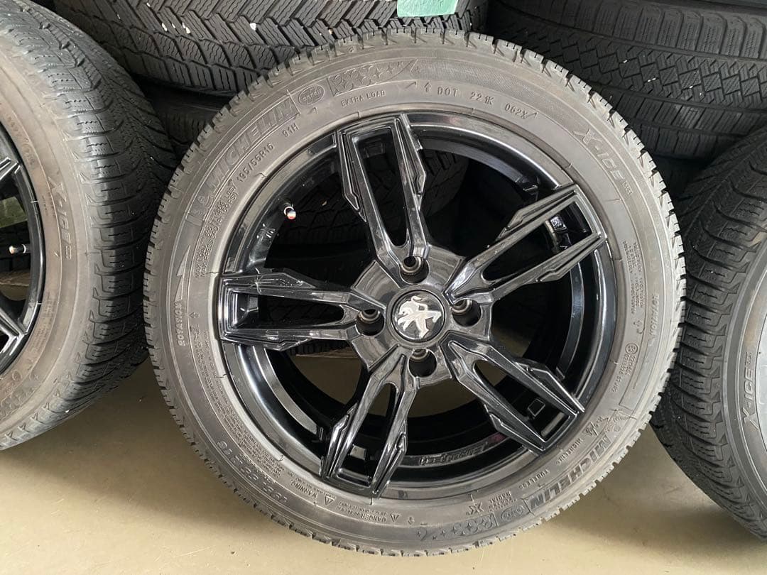 プジョー208、シトロエンds3用　16インチ　スタッドレスタイヤホイールセット