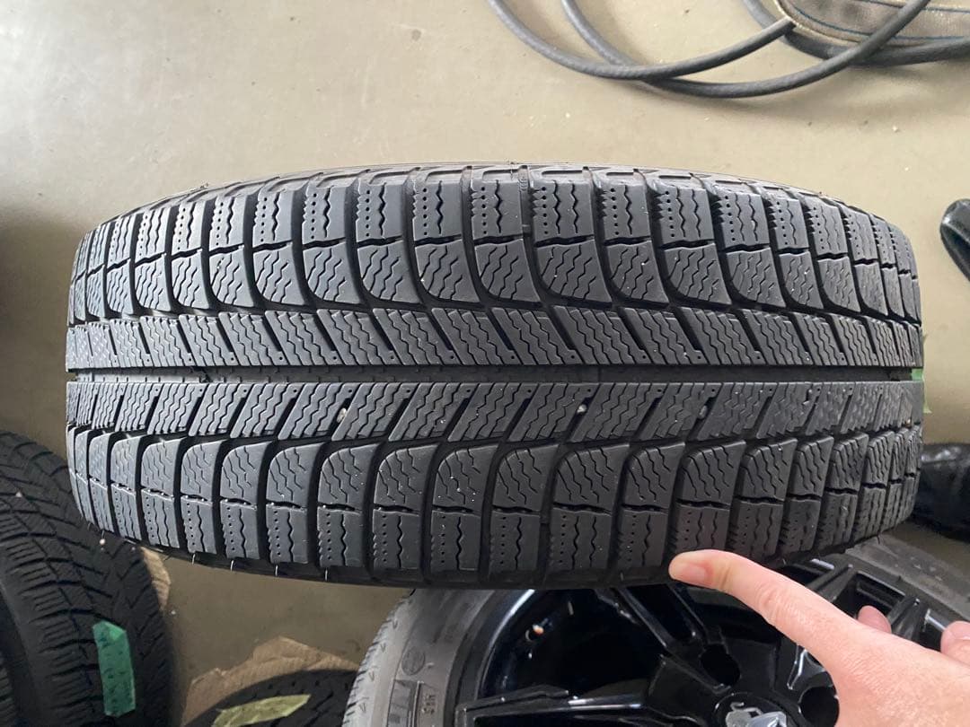 プジョー208、シトロエンds3用　16インチ　スタッドレスタイヤホイールセット