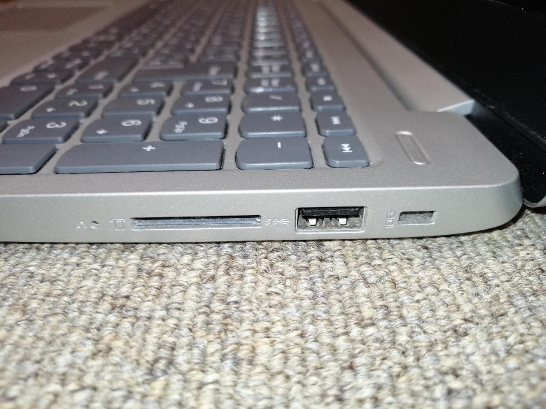 超美品／レノボIdeapad330si5-8250/8GB/SSD256オマケ有