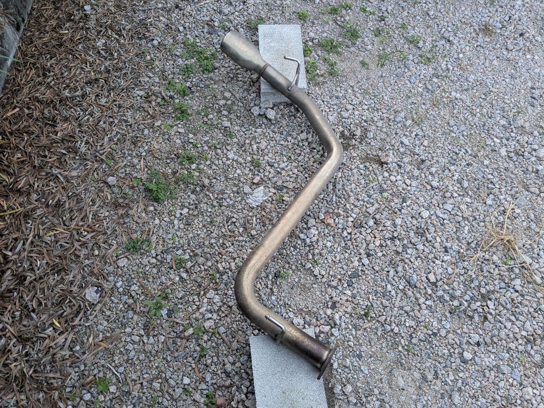 C26セレナ後期　社外マフラー