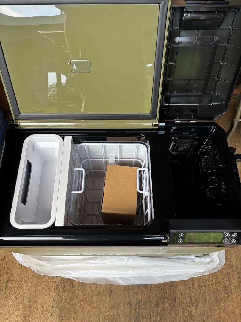 ポ*ん様 Makita CW004G 冷温庫 29L 8Ahバッテリーセット