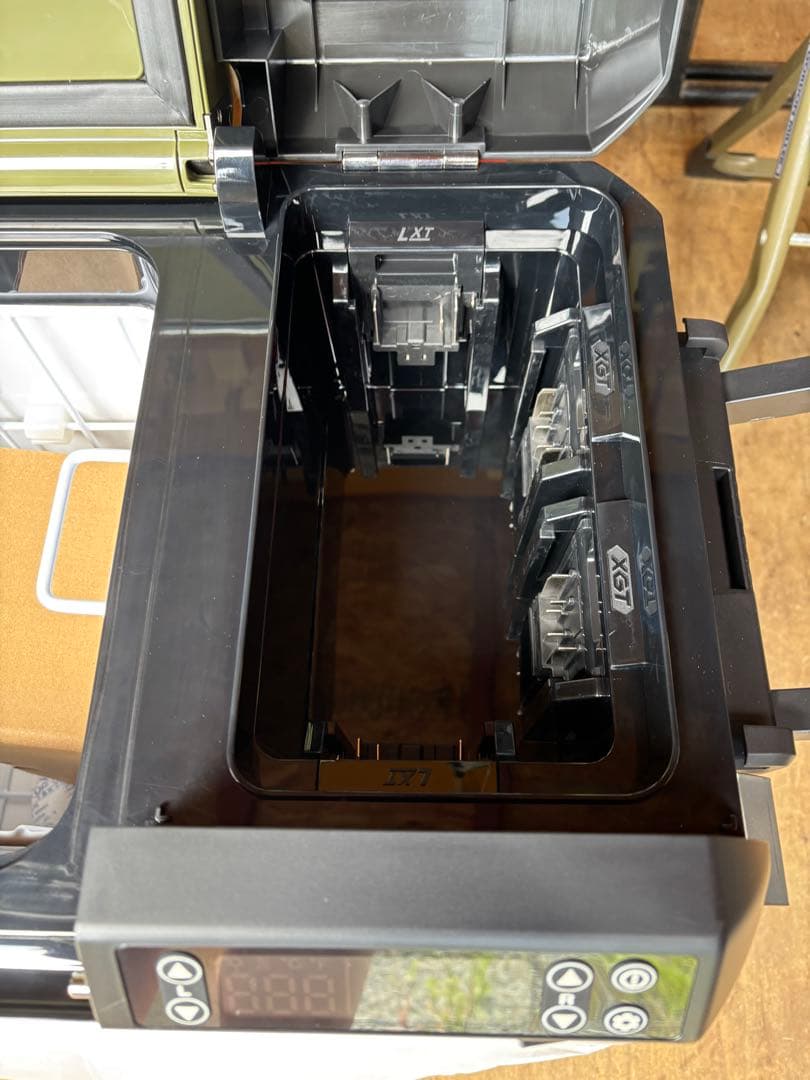 ポ*ん様 Makita CW004G 冷温庫 29L 8Ahバッテリーセット