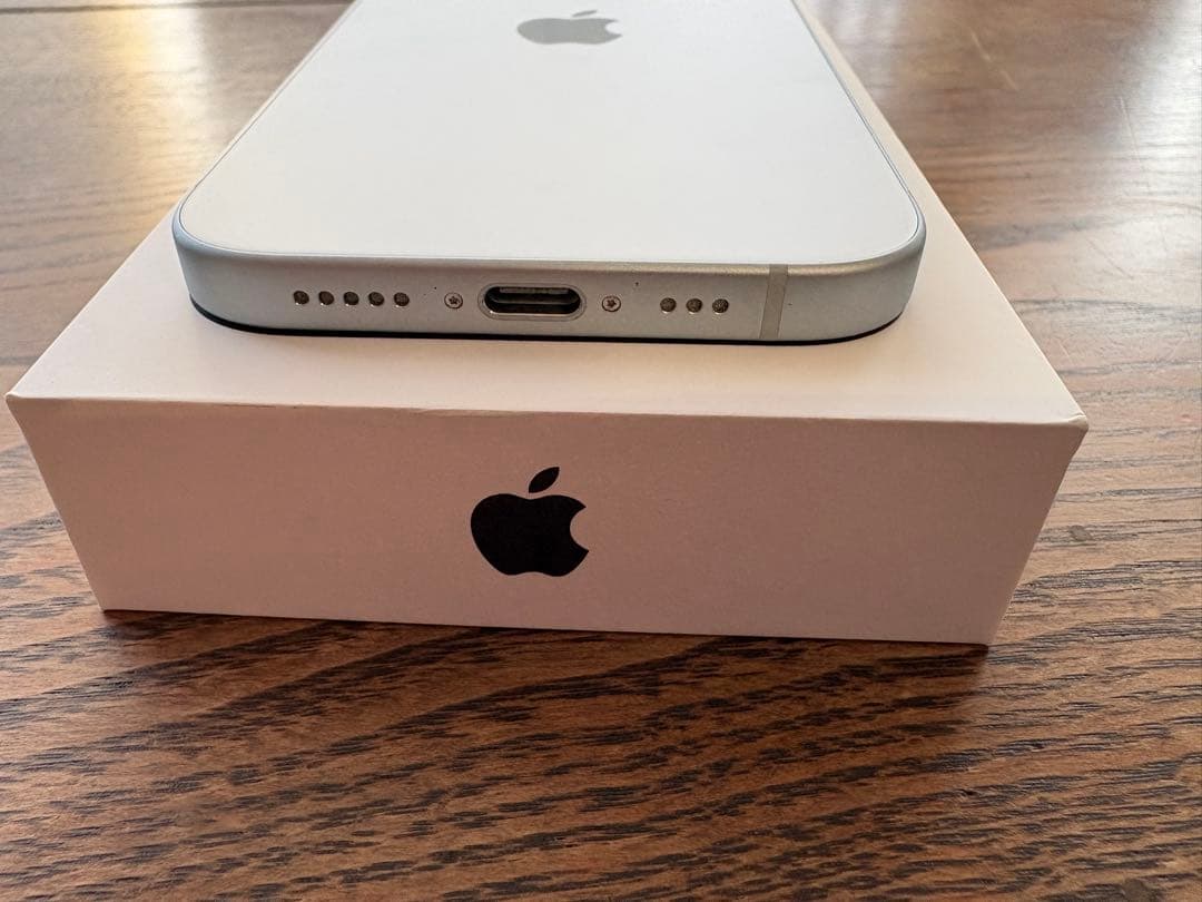 【美品】Apple iPhone 15 256GB SIMフリー