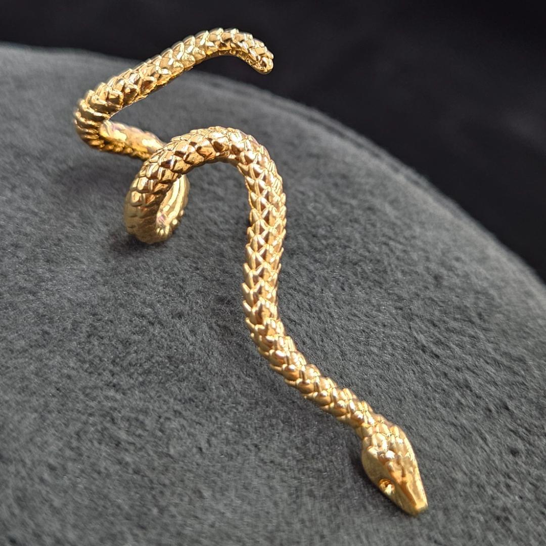 幸運の輝き！18金 K18 YG 立体的 スネーク 蛇 片耳 ピアス 左耳用