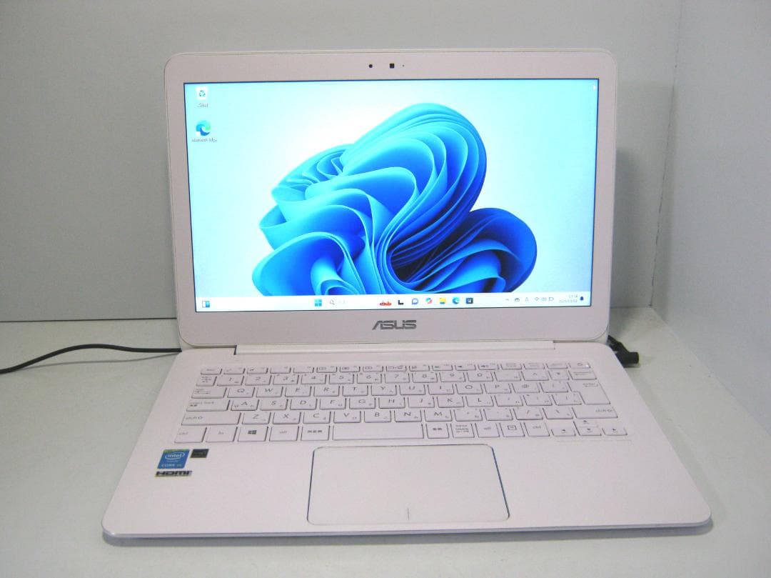 ASUS UX305FA SSD256 MEM8 Win11動作　ホワイト