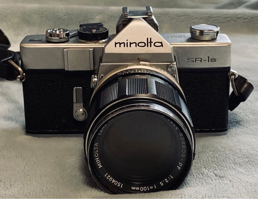 フイルム一眼レフカメラMinolta SR-1S , 100mm望遠レンズ付き