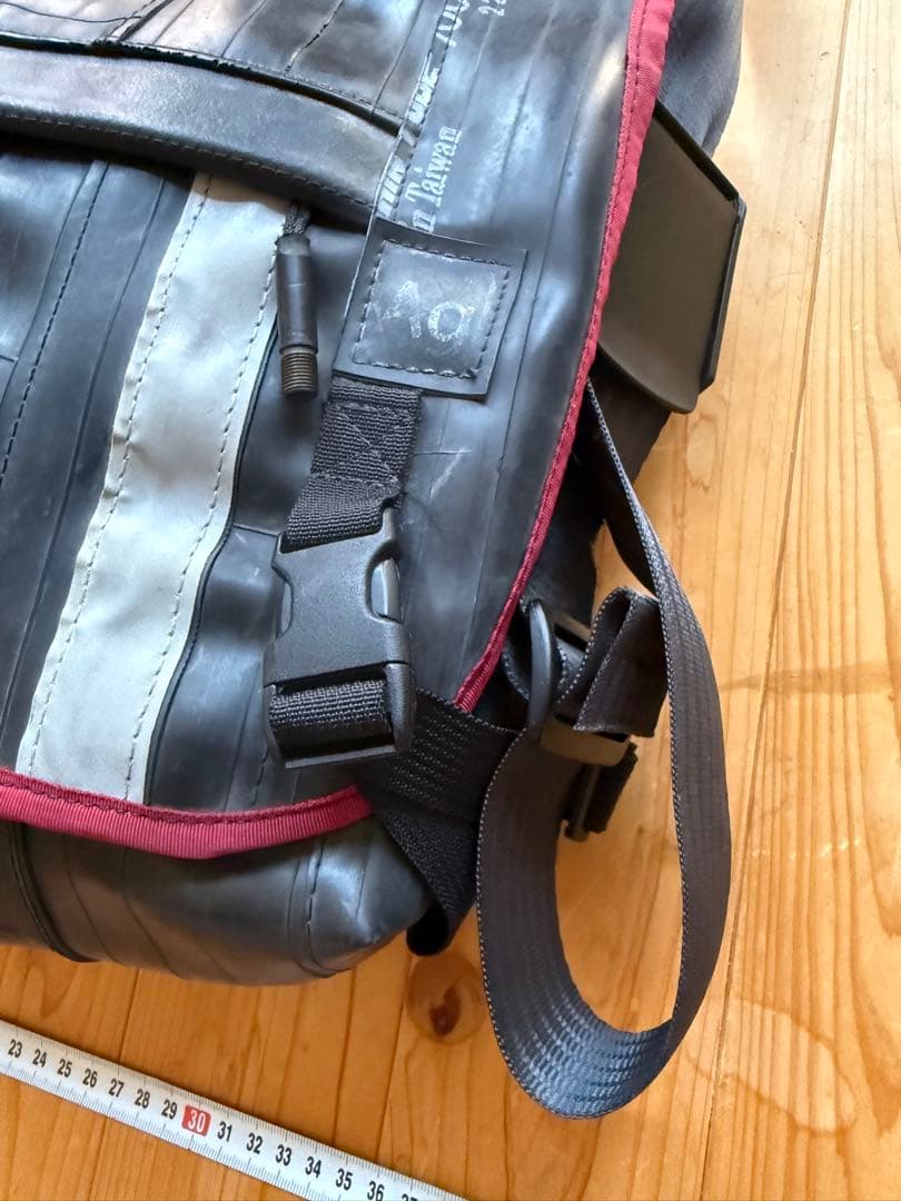 Alchemy Goods メッセンジャーバッグ、 タイヤチューブ素材