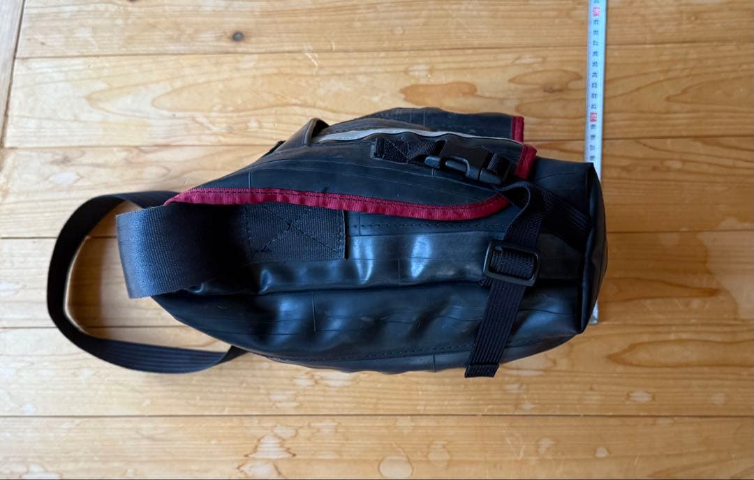 Alchemy Goods メッセンジャーバッグ、 タイヤチューブ素材