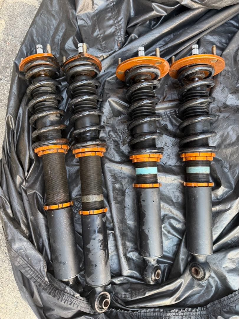 21クラウン メーカー不明 フルタップ式車高調