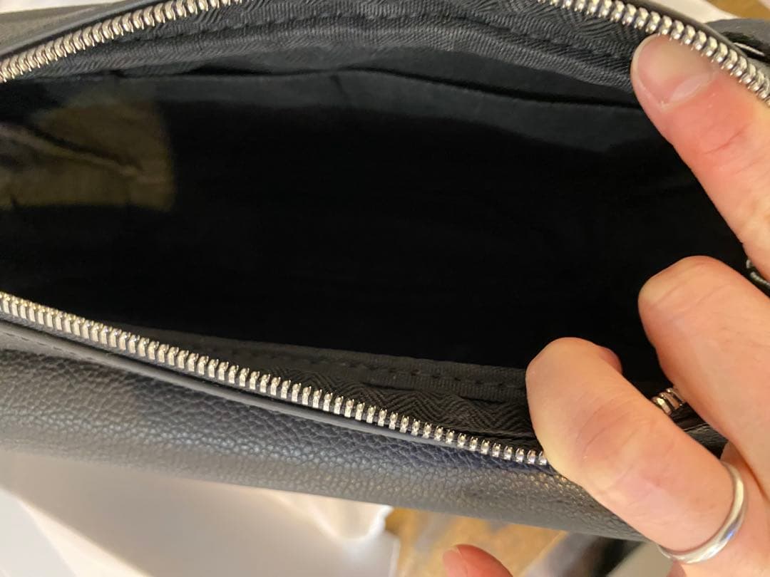 K*A様 ボディーバック　未使用　黒　ブラック　へいこう輸入