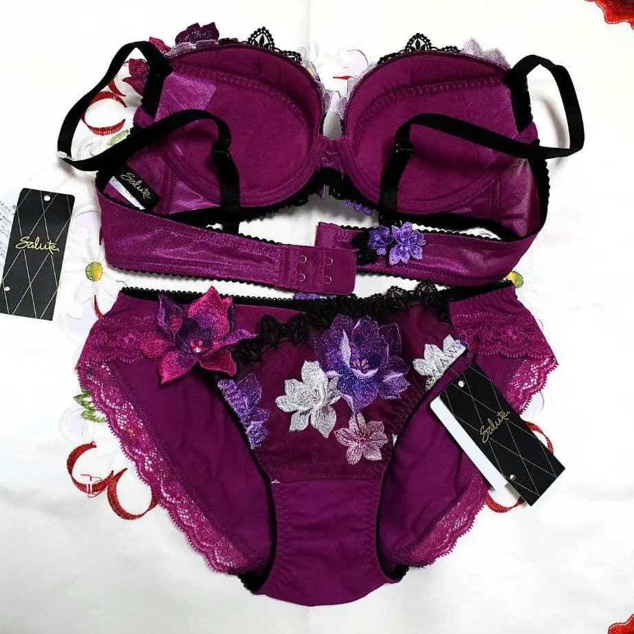 新品・タグ☆ワコール☆サルート☆３０G・ライオンキング☆ＶＩ☆Ｃ７０＆ショーツＭ