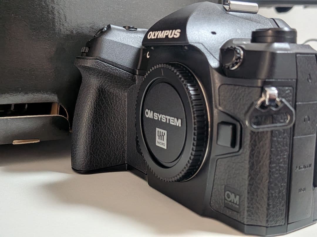ショット数極小美品︰OM SYSTEM OM-1 ミラーレス一眼カメラ