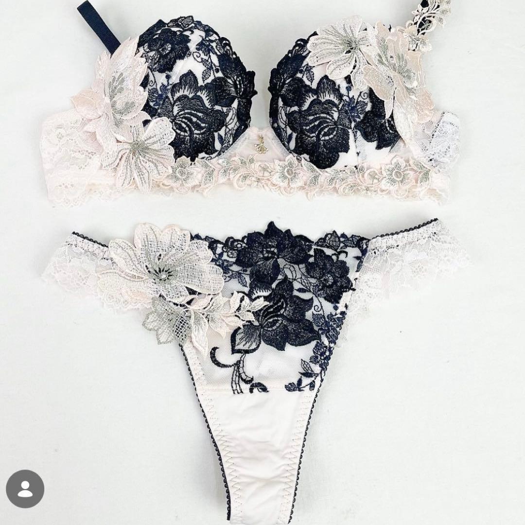 サルート28グループPアップブラF85オークル フルバックLLほか